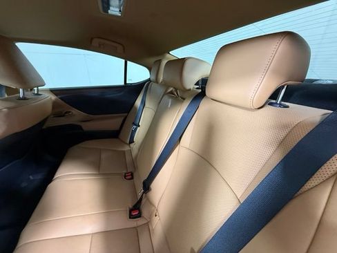 Used 2025 Lexus ES 300h w/ Premium Package FWD image 25