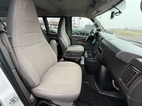Used 2019 Chevrolet Express 3500 LS image 9