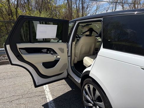 New 2026 Land Rover Range Rover Long Wheelbase SE AWD/4WD image 12