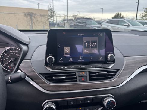 Used 2025 Nissan Altima 2.5 SV image 21