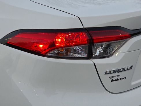 Used 2025 Toyota Corolla LE image 32