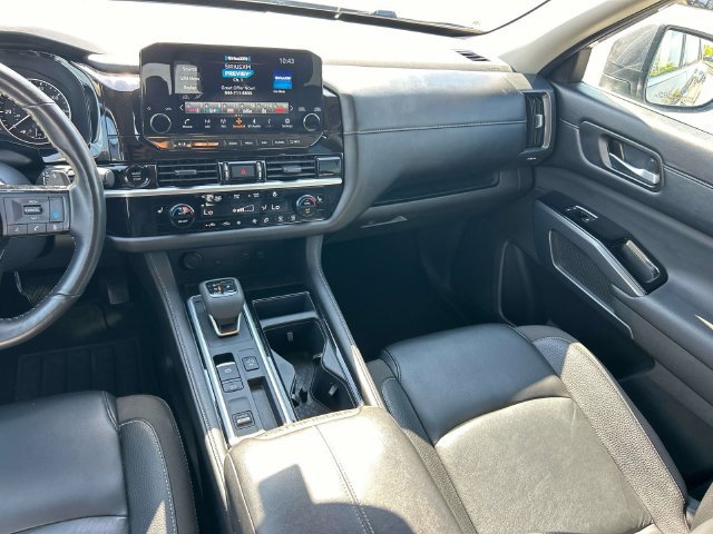 Certified 2025 Nissan Pathfinder SL FWD image 16