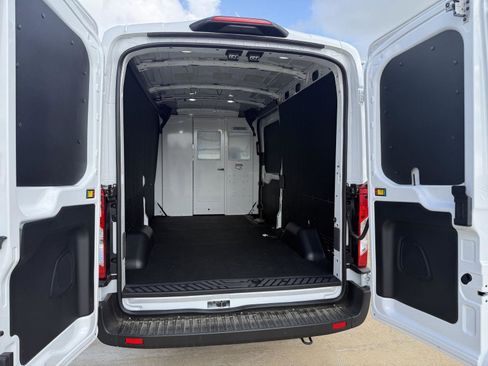 New 2026 Ford Transit 250 148 Medium Roof w/ Load Area Protection Package RWD image 24