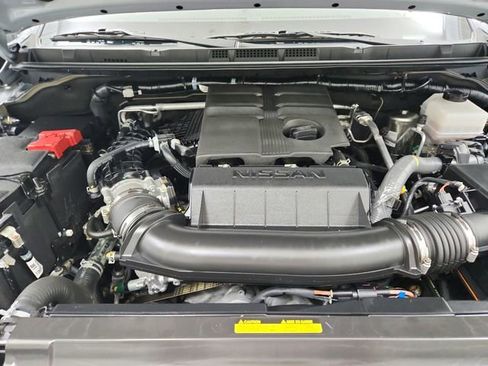 Used 2025 Nissan Frontier PRO-4X AWD/4WD image 17