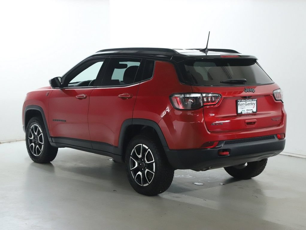Used 2025 Jeep Compass Trailhawk AWD/4WD image 45