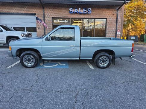 Used 1993 Nissan Pickup 2WD Regular Cab image 2