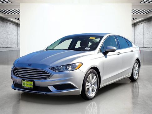 Used 2018 Ford Fusion SE w/ Fusion SE Technology Package image 11