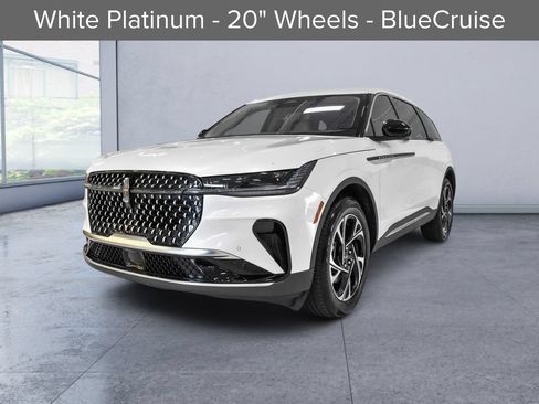 Used 2025 Lincoln Nautilus Premier AWD/4WD image 1