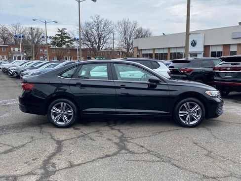 Certified 2024 Volkswagen Jetta SE image 2