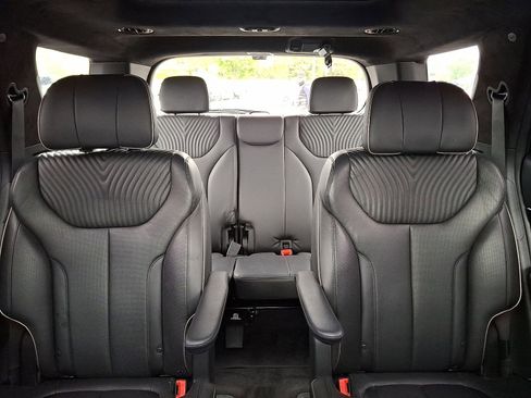 Used 2023 Hyundai Palisade Calligraphy image 13