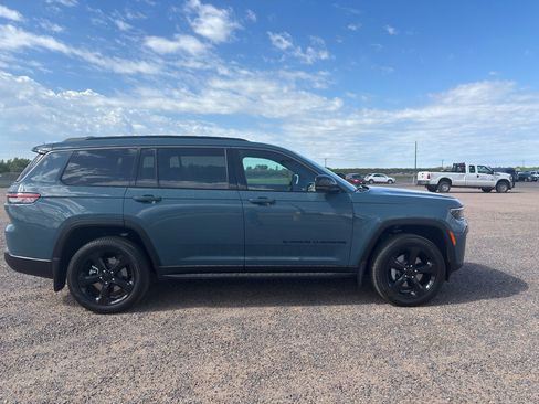 New 2026 Jeep Grand Cherokee L Limited w/ Limited Altitude Package AWD/4WD image 3
