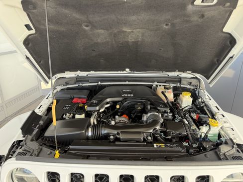 Used 2020 Jeep Gladiator Overland image 34