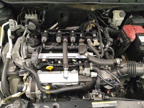 Used 2020 Nissan Kicks S image 30