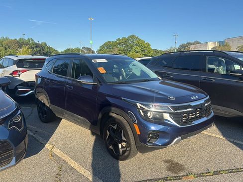 Certified 2024 Kia Seltos EX image 1