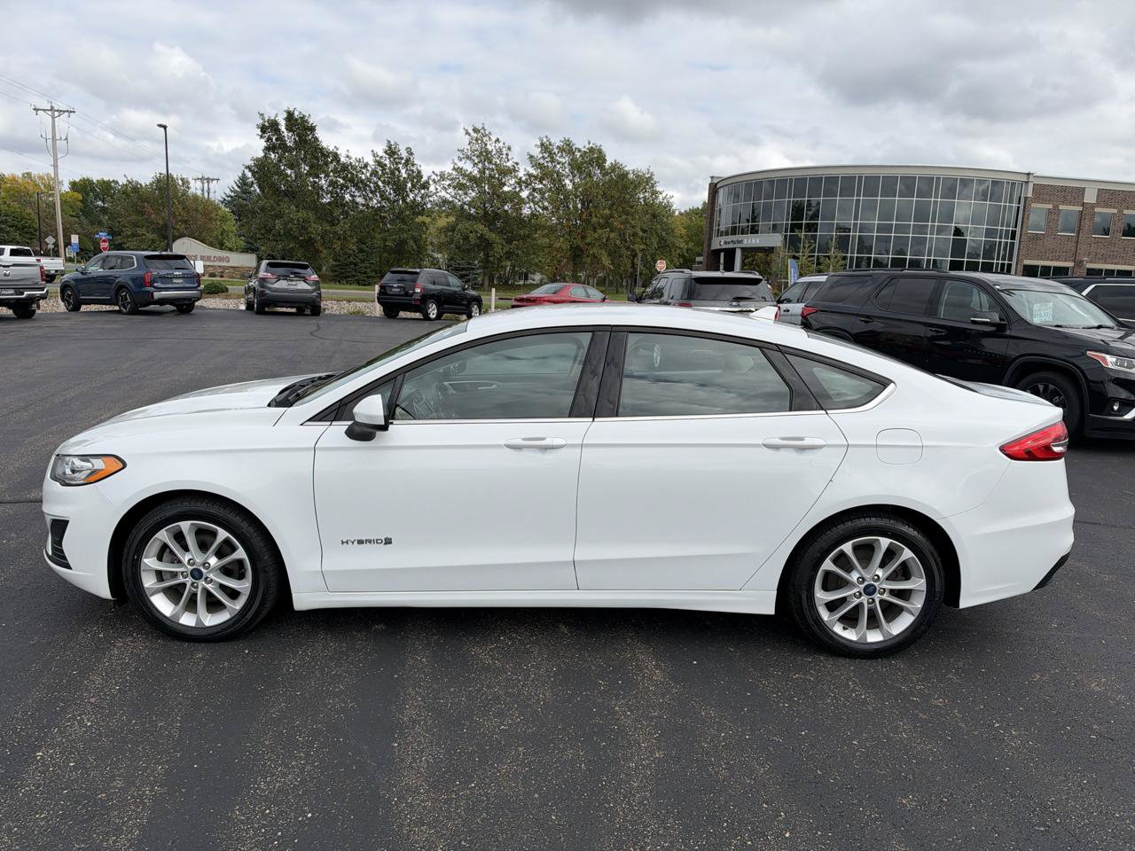 Used 2019 Ford Fusion SE FWD image 6