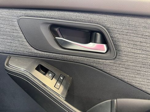 Used 2023 Nissan Rogue SV image 15