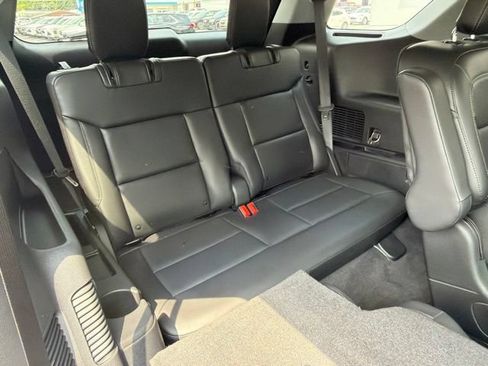 Used 2022 Ford Explorer XLT w/ Equipment Group 202A AWD/4WD image 19