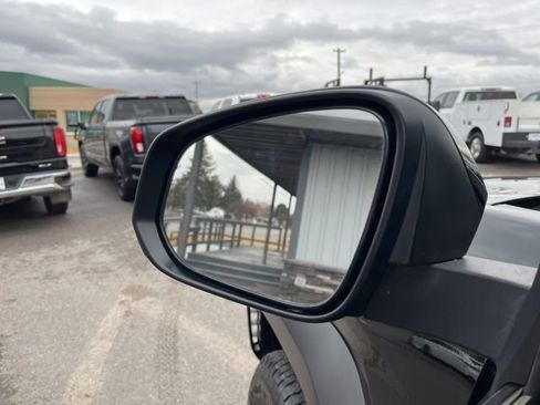 Used 2025 Toyota Tacoma TRD Off-Road image 24