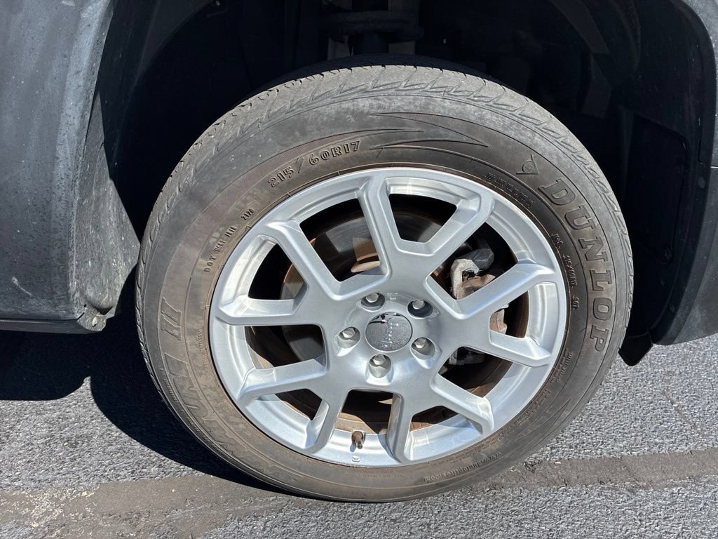 Used 2020 Jeep Renegade Latitude AWD/4WD image 9