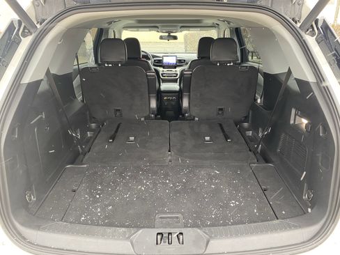 Used 2022 Ford Explorer XLT w/ Equipment Group 202A image 29