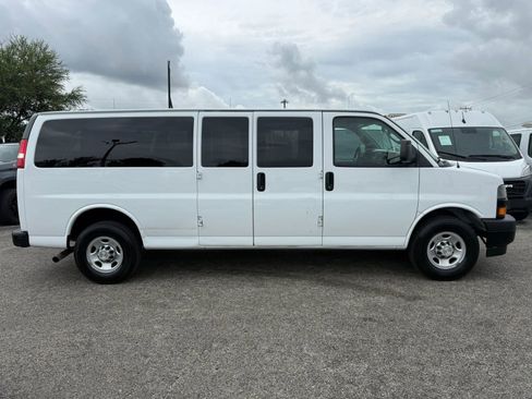 Used 2020 Chevrolet Express 3500 LS RWD image 3