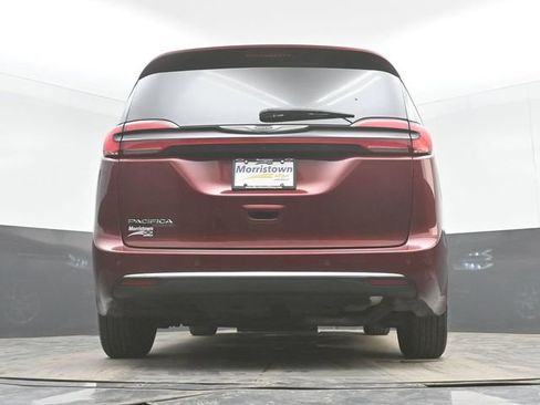 Used 2021 Chrysler Pacifica Touring w/ Cold Weather Group FWD image 45