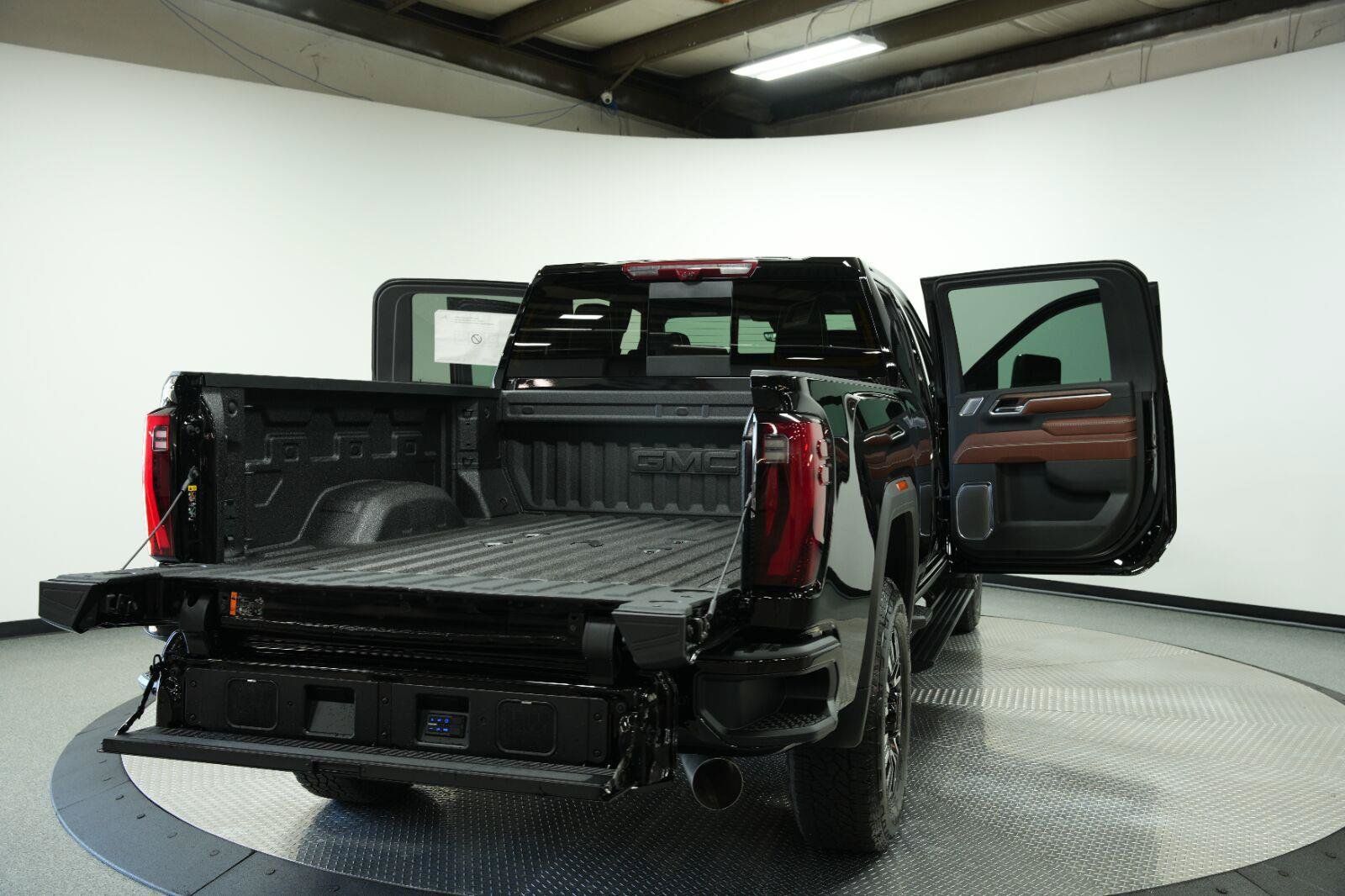 New 2026 GMC Sierra 2500 Denali Ultimate AWD/4WD image 16