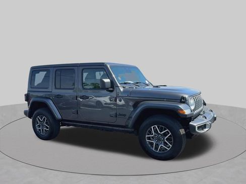 Used 2025 Jeep Wrangler Unlimited Sahara AWD/4WD image 2