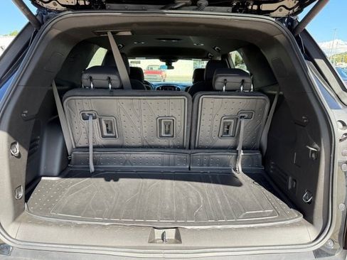 Used 2023 Chevrolet Traverse LT image 18
