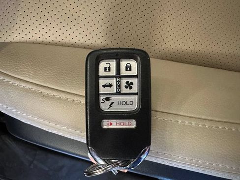 Used 2018 Honda Clarity Touring image 17