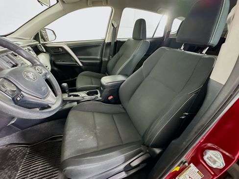 Used 2018 Toyota RAV4 LE image 13