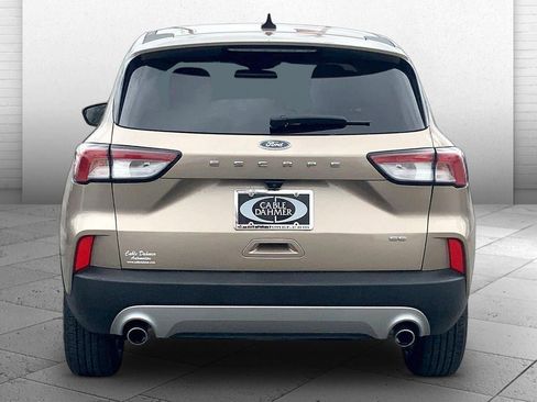 Used 2020 Ford Escape SE FWD image 3