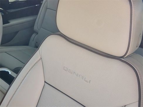 Used 2022 GMC Yukon XL Denali w/ Denali Ultimate Package image 15