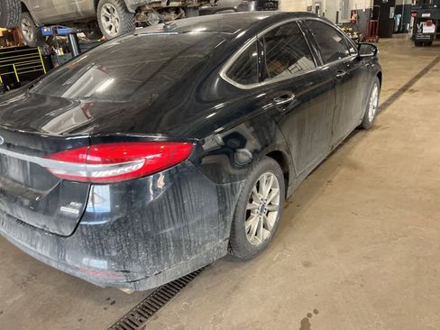 Used 2017 Ford Fusion SE w/ Fusion SE Technology Package image 15