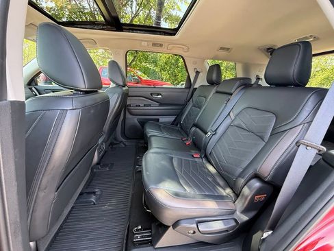 Used 2023 Nissan Pathfinder Platinum w/ Cargo Package AWD/4WD image 35