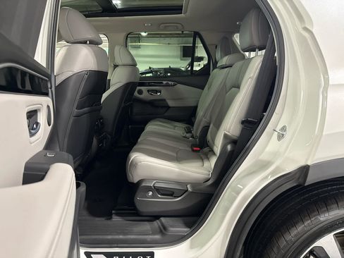 Used 2025 Honda Pilot Touring image 6