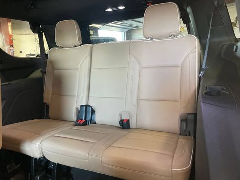 Used 2021 Chevrolet Tahoe Premier w/ Premium Package AWD/4WD image 30