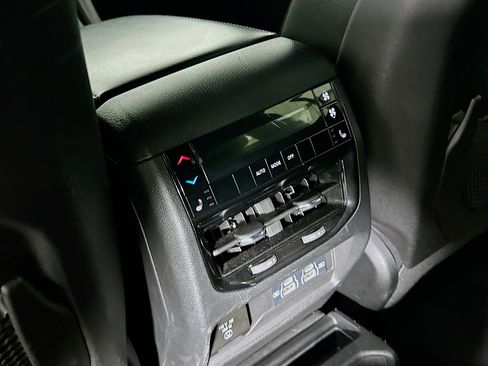 Used 2024 Jeep Grand Cherokee L Limited w/ Luxury Tech Group II image 27