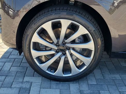 New 2026 Land Rover Range Rover Long Wheelbase SE AWD/4WD image 13