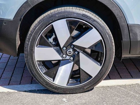 Used 2023 Volvo XC40 Recharge Ultimate image 10