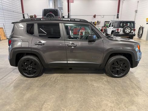 Used 2021 Jeep Renegade Sport image 5