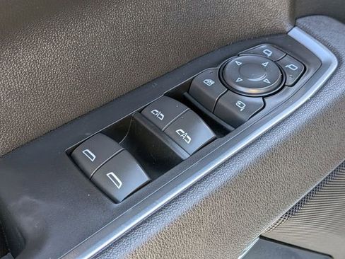 Used 2025 GMC Sierra 1500 SLT image 13