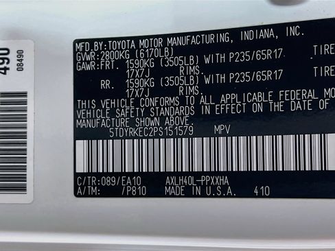 Certified 2023 Toyota Sienna XLE FWD image 33