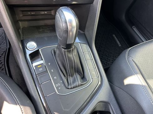 Used 2021 Volkswagen Tiguan SE R-Line image 24