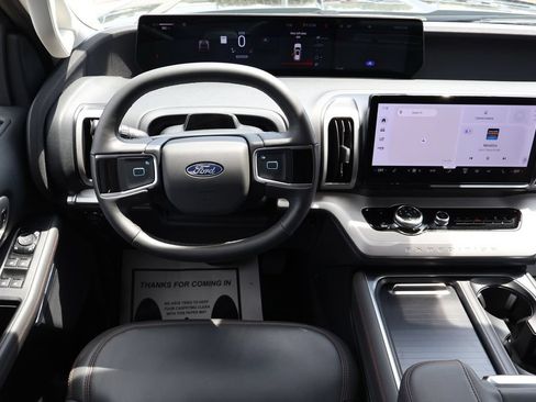 Used 2025 Ford Expedition Max Active AWD/4WD image 6
