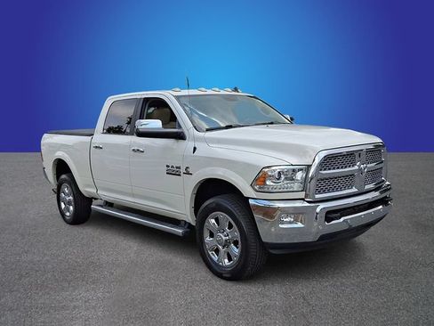 Used 2017 RAM 2500 Laramie w/ Convenience Group AWD/4WD image 3