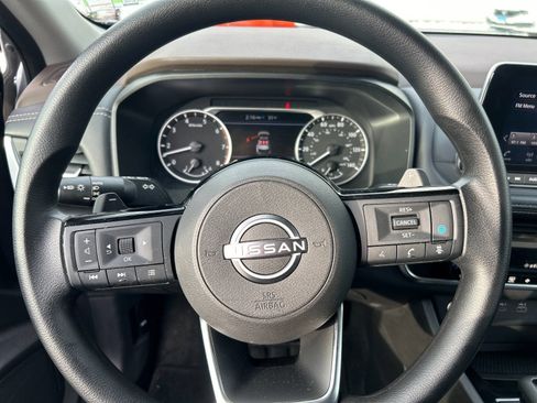 Used 2023 Nissan Rogue SV image 24