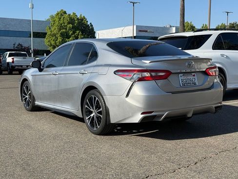 Used 2018 Toyota Camry SE w/ Accessory Appearance Package FWD image 5