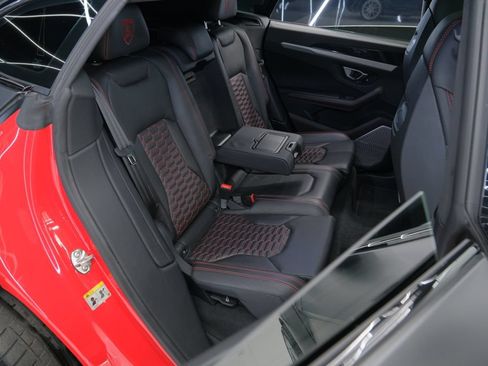 Used 2021 Lamborghini Urus AWD/4WD image 31