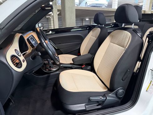 Used 2019 Volkswagen Beetle 2.0T SE FWD image 12